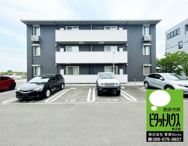 ラ・トゥール山城西　Ａ棟