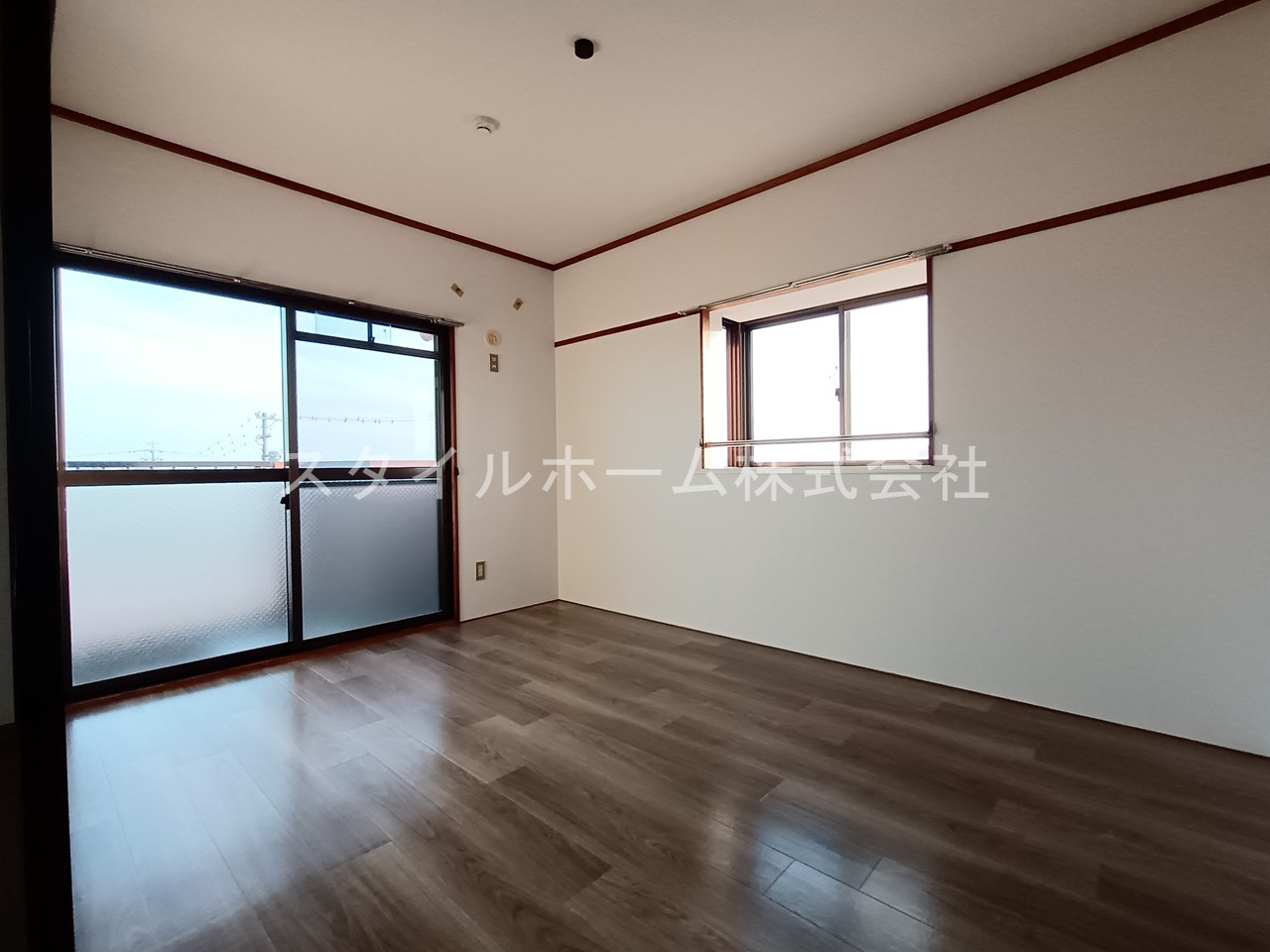 メゾンエスペランスの居間・リビング