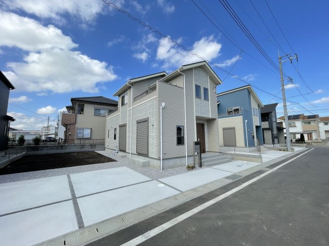藤岡市下栗須（全11棟）3号棟の前面道路含む現地写真