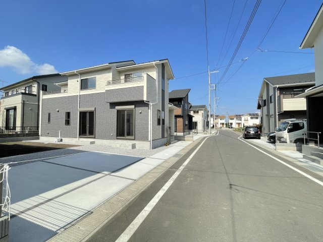藤岡市下栗須（全11棟）2号棟の前面道路含む現地写真|前面道路含む現地写真です