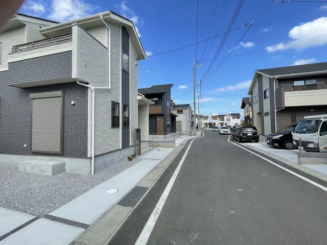藤岡市下栗須（全11棟）2号棟の前面道路含む現地写真|前面道路含む現地写真です