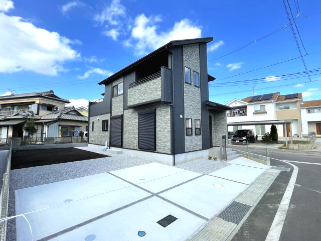 藤岡市下栗須（全11棟）1号棟の前面道路含む現地写真