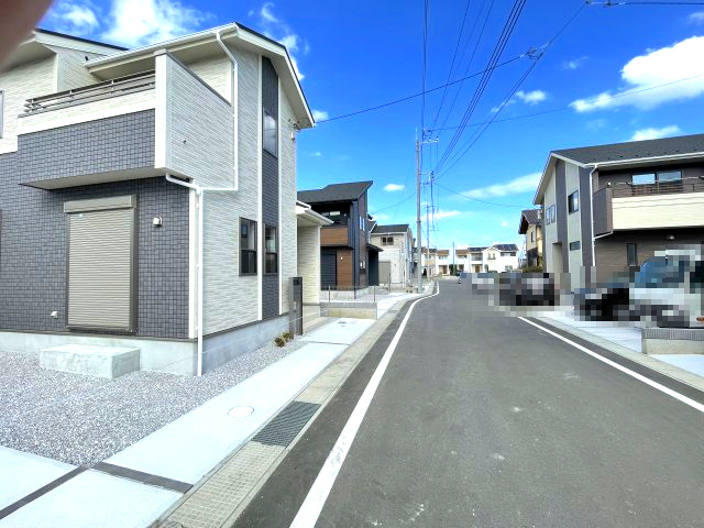藤岡市下栗須（全11棟）1号棟の前面道路含む現地写真