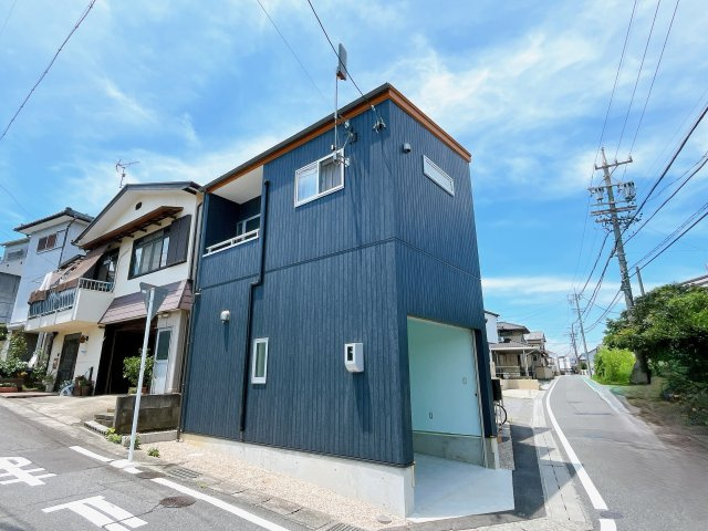クオリスの駐車場