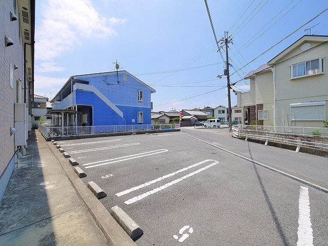 パストラル　シーンの駐車場|駐車場があるので、車を買う予定の方も安心です