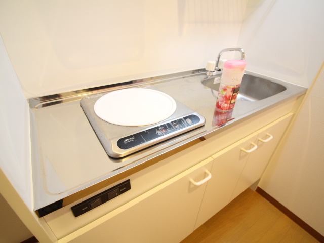 ファランドールKのキッチン|自炊もスムーズなキッチン。すっきり使えるシンプルな調理台