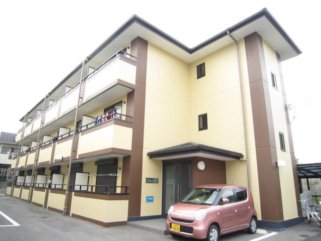 ファランドールKの外観|西山天王山駅徒歩1分の好立地。オートロック完備の3階建外観