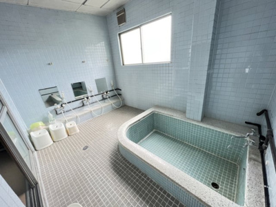 【浴室】 | 朝日旅館 | ゆったり過ごせるお風呂です