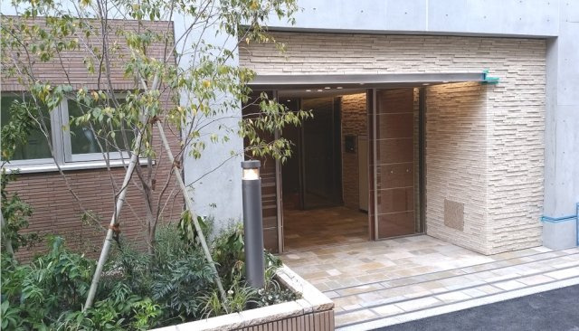 エーデルワイス西新宿のエントランス