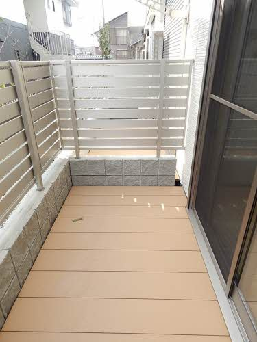 熊本市南区上ノ郷１丁目のアパートのバルコニー