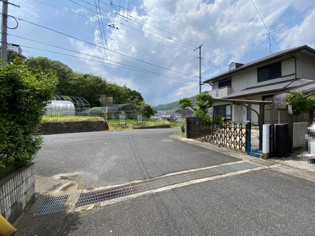 中古戸建　高取南１丁目の前面道路含む現地写真