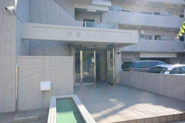 ベルヴィ本山中町(旧:東灘ハイツ)のエントランス