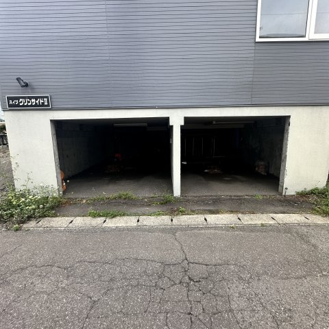 ハイツグリンサイド２の駐車場