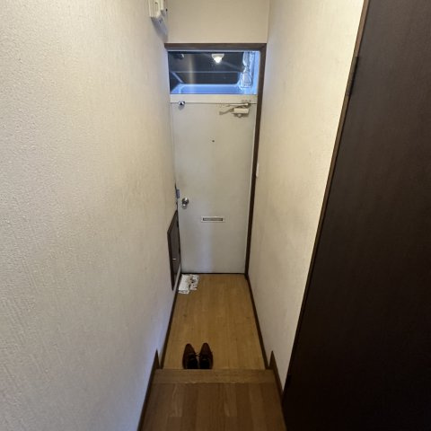 ハイツグリンサイド２の玄関