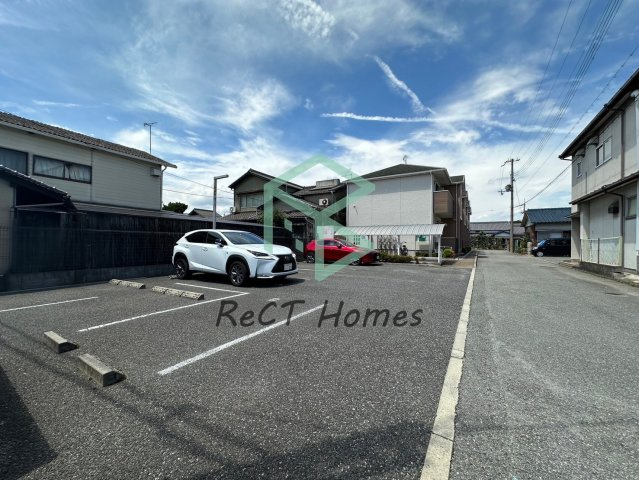 ルーチェの駐車場