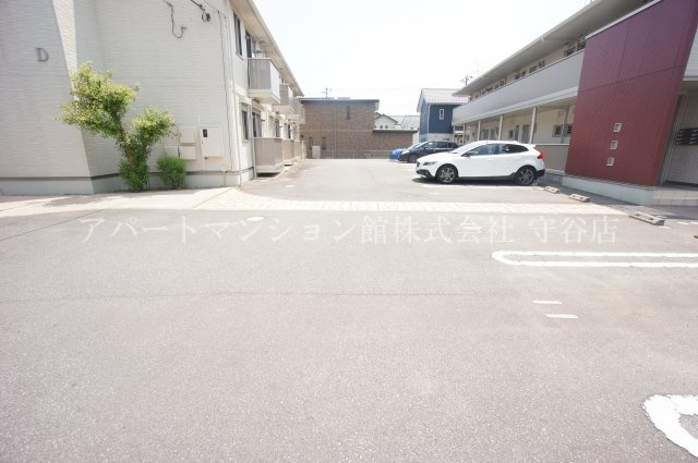 レセンテ紫峰ヶ丘Ｄの駐車場