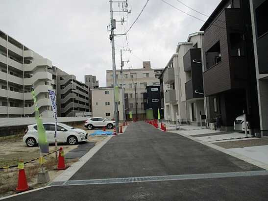 【前面道路含む現地写真】