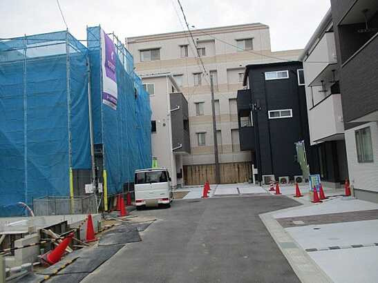 【前面道路含む現地写真】