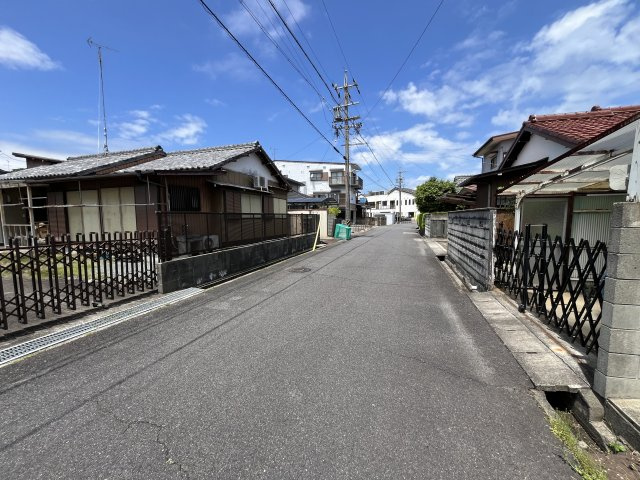 津市南中央 売土地の前面道路含む現地写真