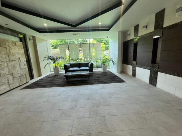 スプランディッド放出のロビー|建物の内部です