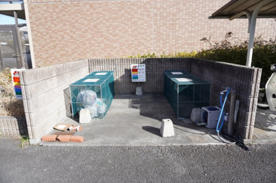 【駐車場】 | ジュネスメゾンイノウエ | 敷地内ごみ置き場