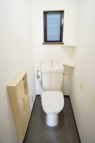 中古戸建　四條畷市中野本町（平成7年築）のトイレ