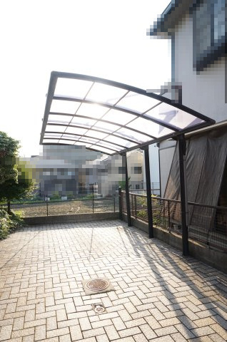 中古戸建　四條畷市中野本町（平成7年築）の駐車場|カーポート駐車場
