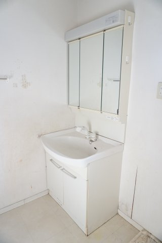 中古戸建　四條畷市中野本町（平成7年築）の独立洗面台