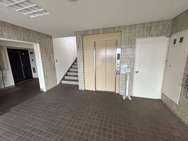 光が丘ハイツ　B棟のロビー