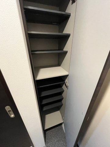 寝屋川市秦町のアパートの収納|シューズBOX