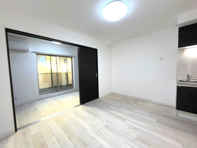 寝屋川市秦町のアパートの居間・リビング