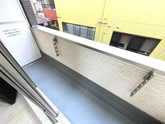 ジーメゾン寝屋川秦町ルシェールのバルコニー