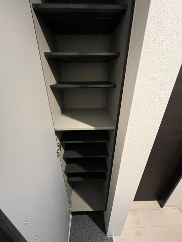 ジーメゾン寝屋川秦町ルシェールの収納|シューズBOX