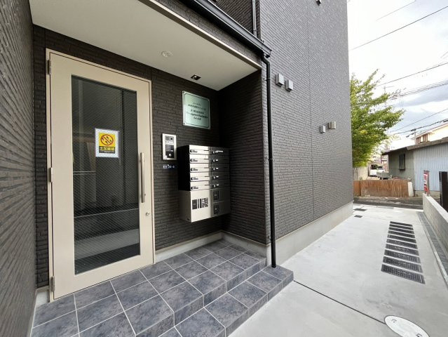 ジーメゾン寝屋川秦町ルシェールのエントランス