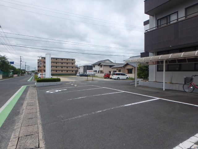 総社市中央３丁目　クリニック跡の駐車場
