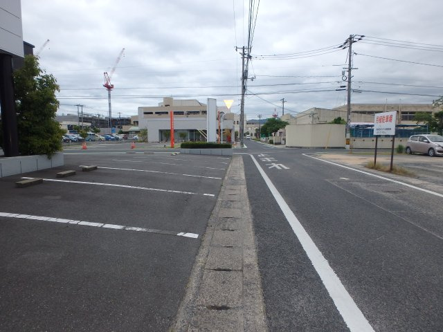 総社市中央３丁目　クリニック跡の駐車場