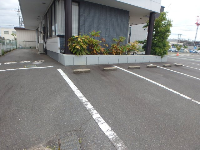 総社市中央３丁目　クリニック跡の駐車場