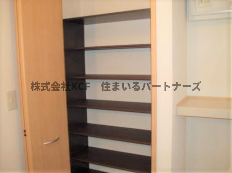 リビングタウン江戸屋敷 C棟の玄関|シンプルで使いやすい玄関です