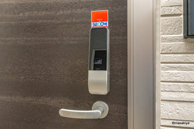 ファルコンベース若宮のエントランス|カードキータイプの玄関キー