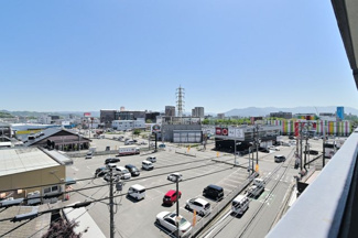 【展望】 | 前面に高いマンションなどがなく開放的な眺望がひろがります。