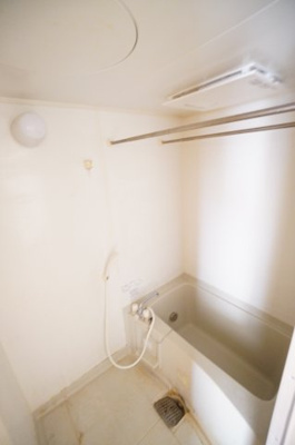 【浴室】 | エブリン Y | ※同物件・同タイプの写真です。