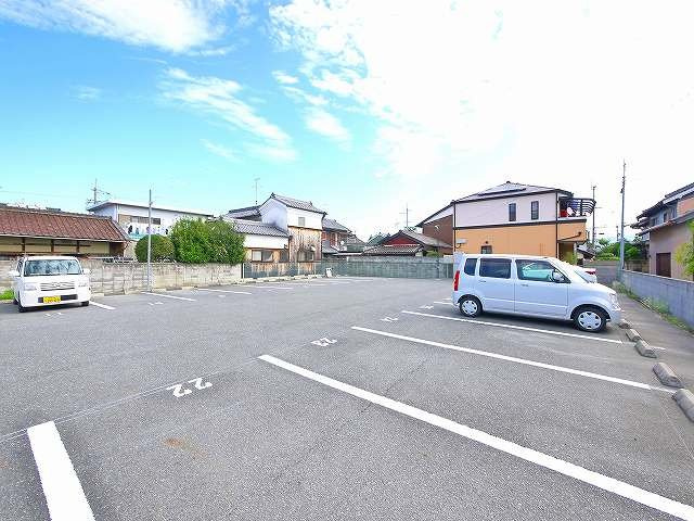 石見駅前モータープール