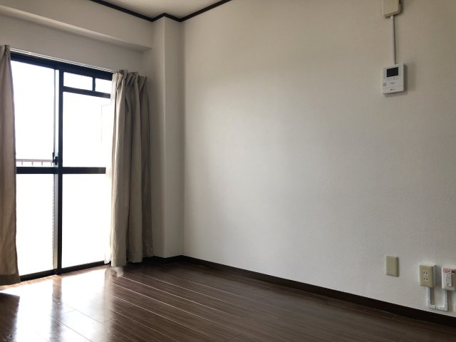 ビューハイツ桜田の洋室
