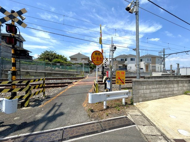 近鉄『伊勢田』駅まで徒歩９分＆２沿線利用可♪令和６年３月リフォーム済で即入居ＯＫ！宇治市広野町桐生谷の前面道路含む現地写真|前道