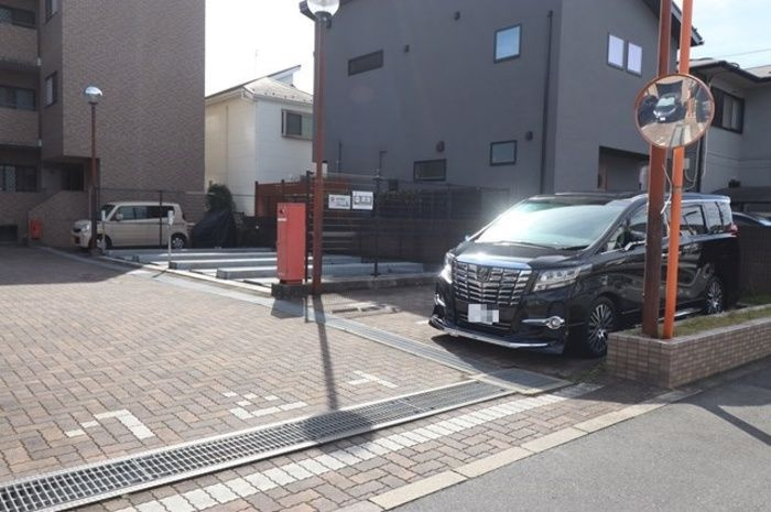 アバンドーネ高橋の駐車場