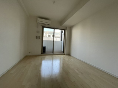 【居間・リビング】 | アドバンス新大阪ウエストゲートⅡ | 明るくてきれいなお部屋です。