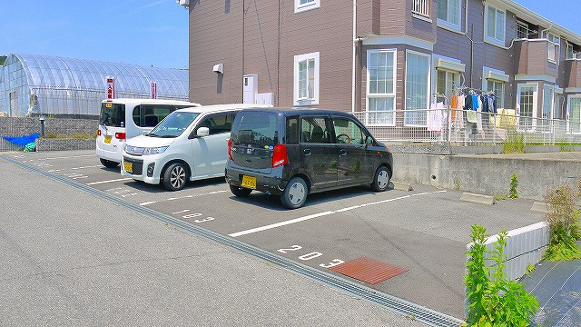 ウイングヒルズの駐車場|駐車場に車を止められます