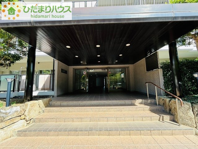 上尾市柏座3丁目　中古マンション　パーク上尾壱番館のエントランス