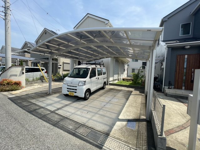 南三咲4丁目貸家の駐車場
