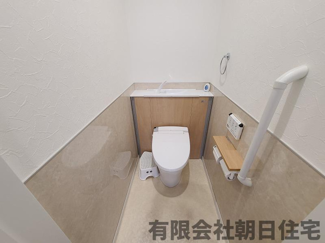 【トイレ】 | 八雲町日吉築浅中古戸建 | タンクのない明るくおしゃれなトイレです